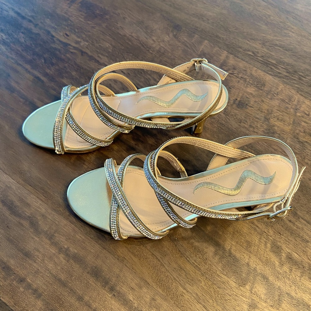 Nina Norisa Women’s Strappy Gold Blingy Sandal Size 6